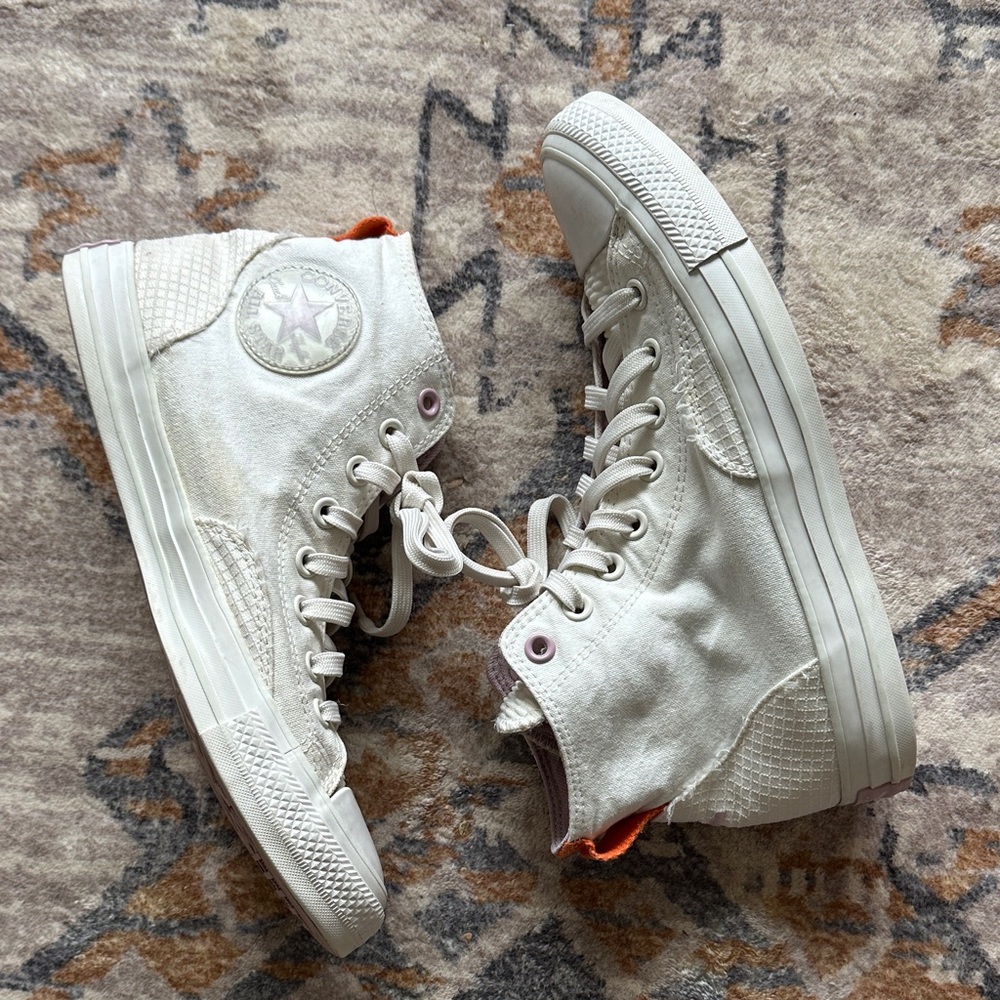 Converse High-Tops, white/cream w orange accent